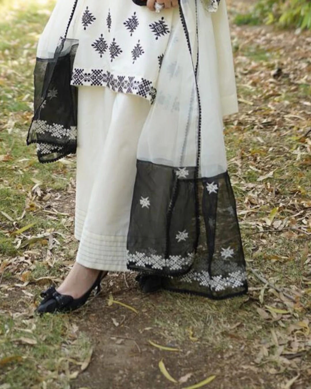 JUNA Dananeer Design LAWN EMB 3PC - Stylosefashion